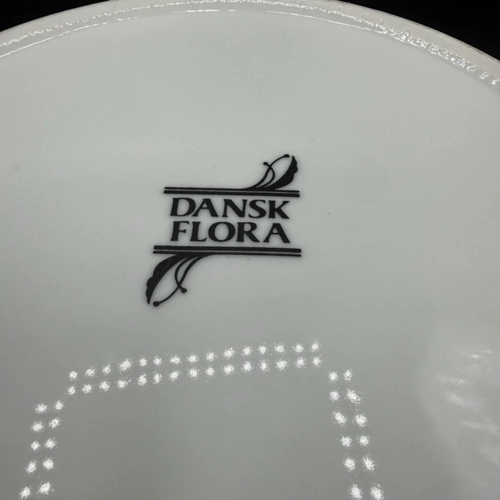 Dansk‎ Flora Bayberry Round Covered Casserole Width- 9 5/8 in Height- 3 7/8